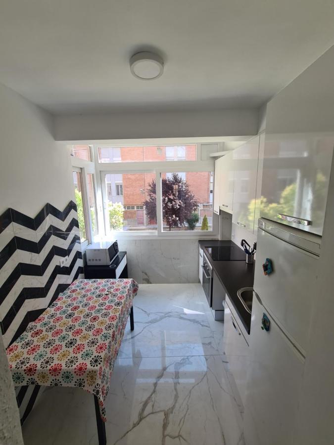 Apartamento Luminoso Y Nuevo En Madrid Rio Kültér fotó